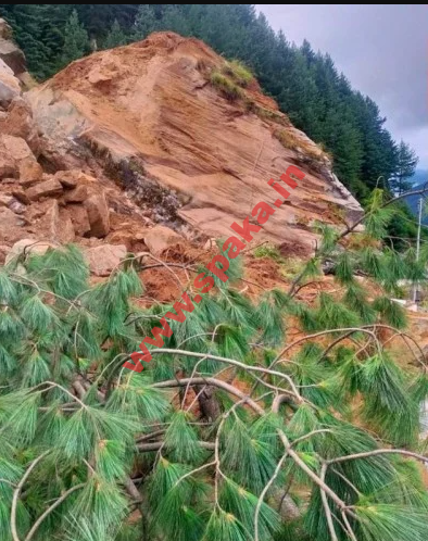 Manali-Leh Bus Route : मनाली-लेह बस रूट बंद,हाईवे पर गिरीं चट्टानें, वाहन भी फंसे