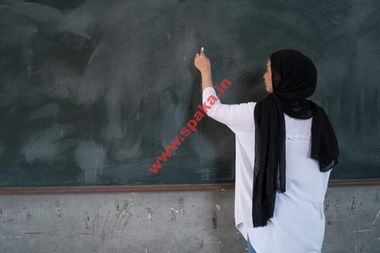 हिमाचल: 5 सिंतबर को राज्य अतिथि गृह पीटरहॉफ में राज्यपाल राजेंद्र विश्वनाथ अर्लेकर शिक्षकों को देंगे पुरस्कार। इस मौके पर शिक्षा मंत्री गोविंद ठाकुर भी मौजूद रहेंगे।