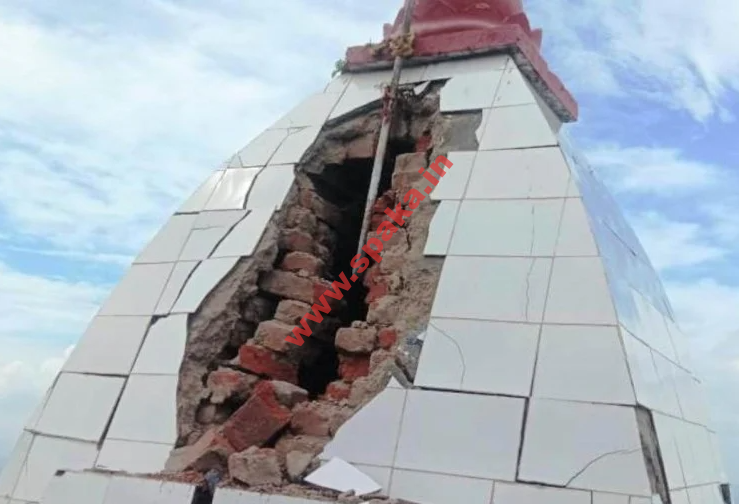 बिलासपुर जिले के उपमंडल स्वारघाट के तहत ग्राम पंचायत स्वाहण के जाला देवी मंदिर में  बिजली गिरी है।, मूर्तियां खंडित